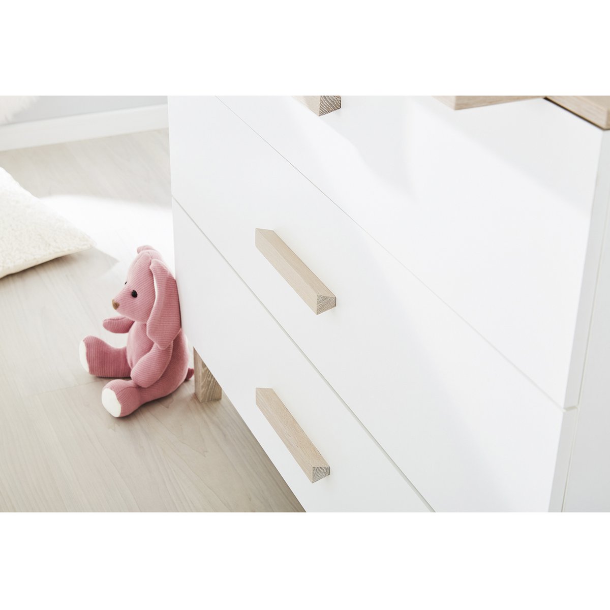 Set 'Lumi' breed3 delen: ledikant, brede commode, 2-deurs kledingkast