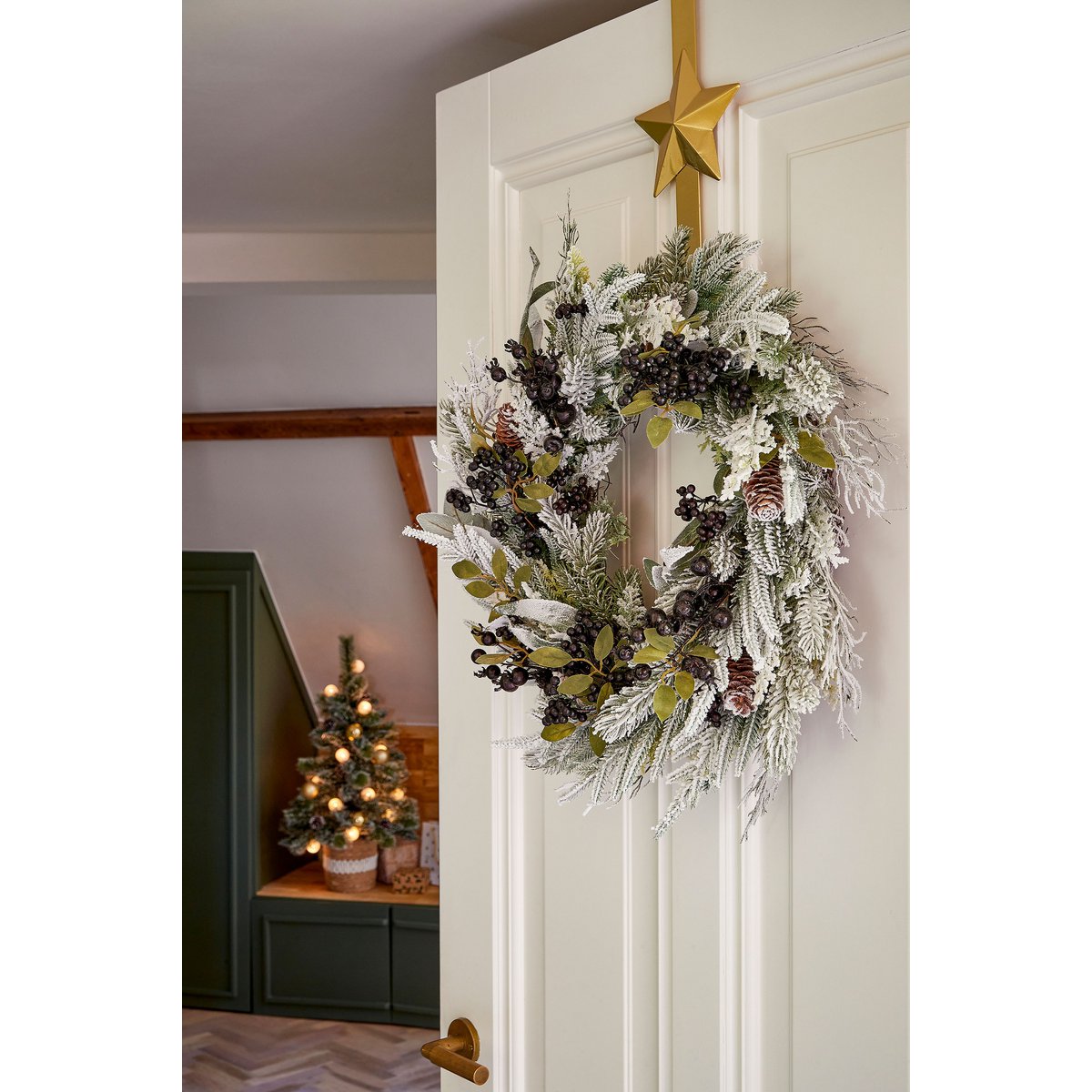 Vesper Kerstkrans met Dennenappels - H13 x Ø50 cm - Zwart