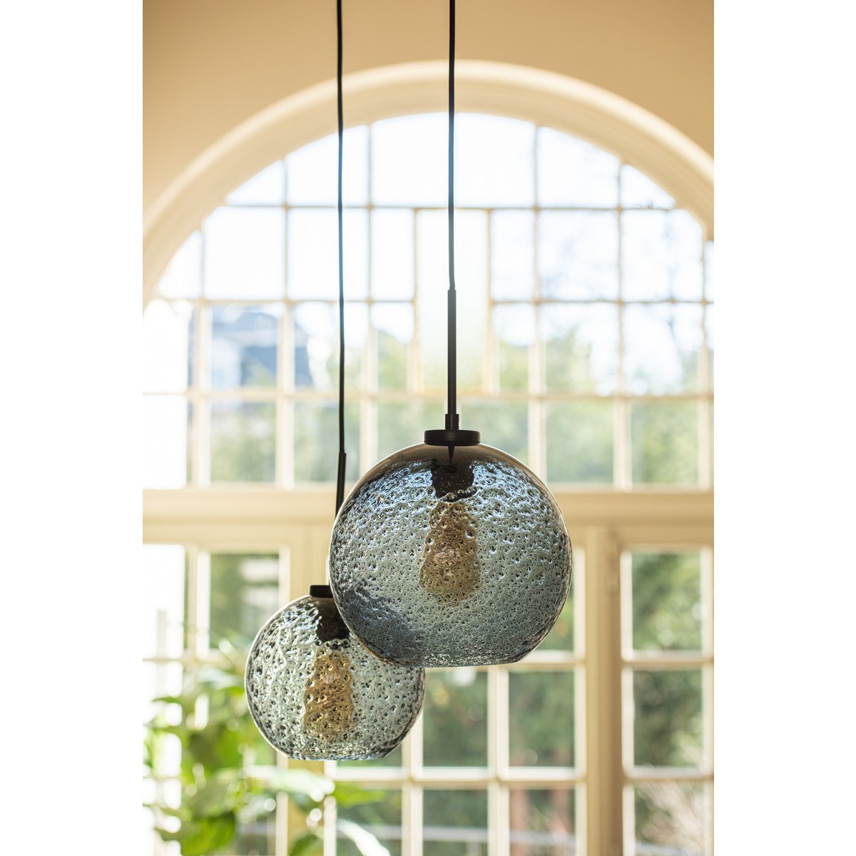 J-Line hanglamp Spikkel Bol - glas - grijs - small