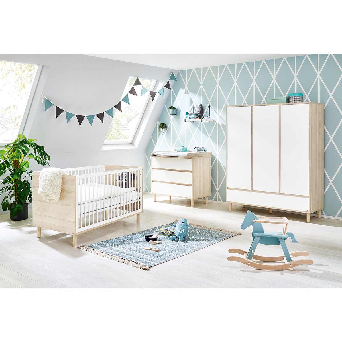 Set 'Flow' breed groot 3 delen: ledikant, brede commode, grote kledingkast