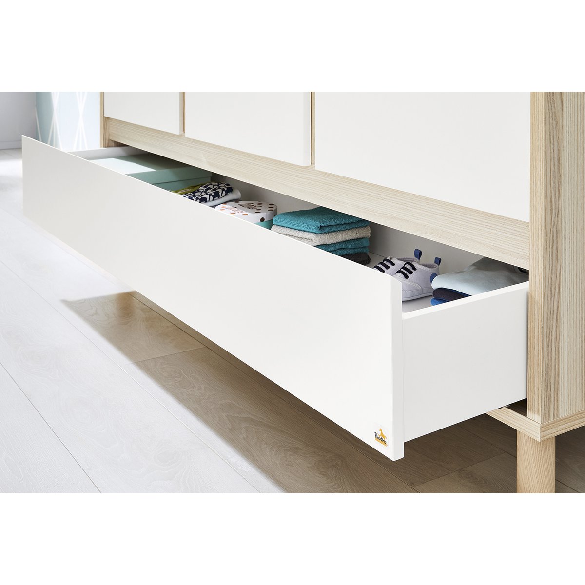Set 'Flow' breed groot 3 delen: ledikant, brede commode, grote kledingkast