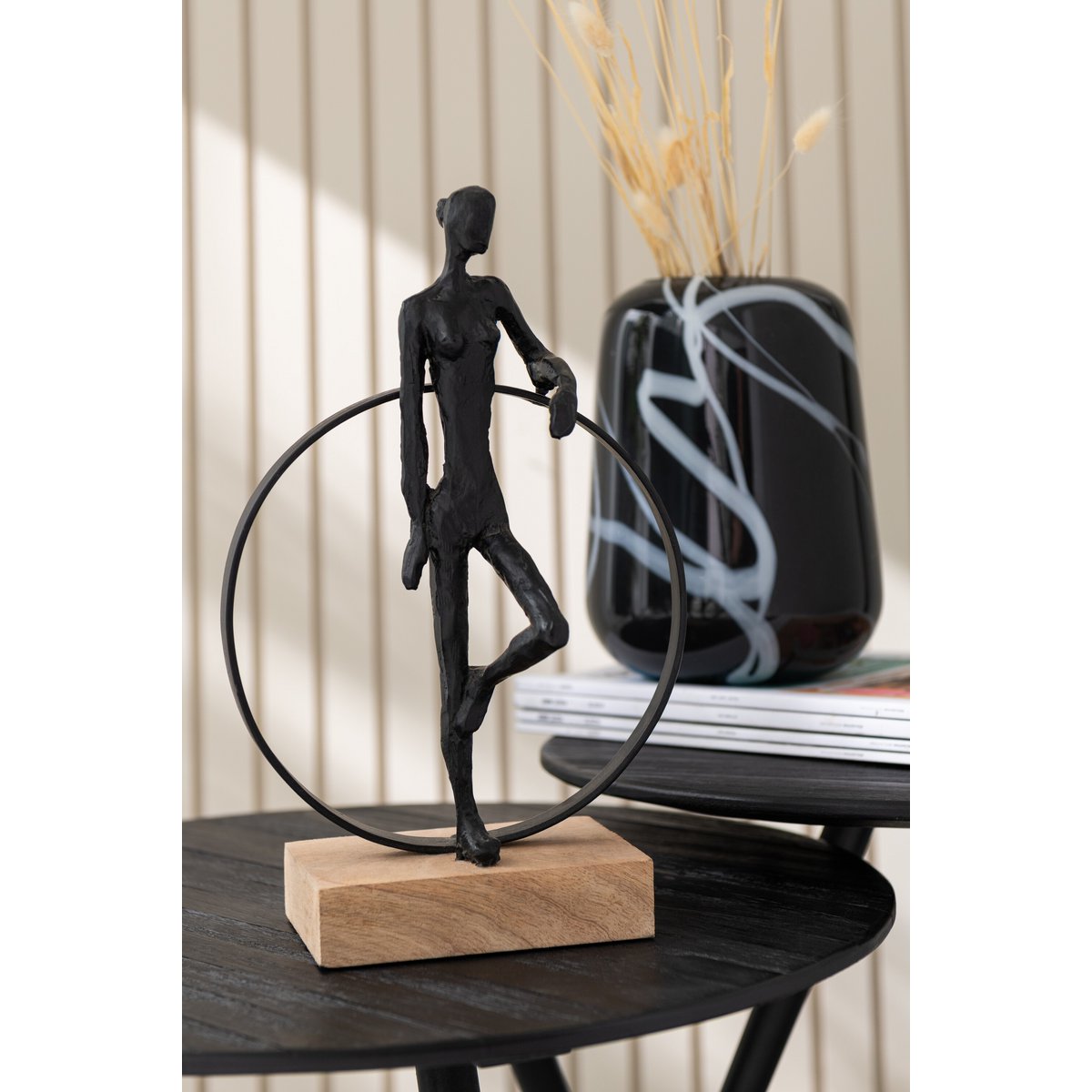 J-Line Man Tegen Ring Op Voet Resin/Ijzer Zwart