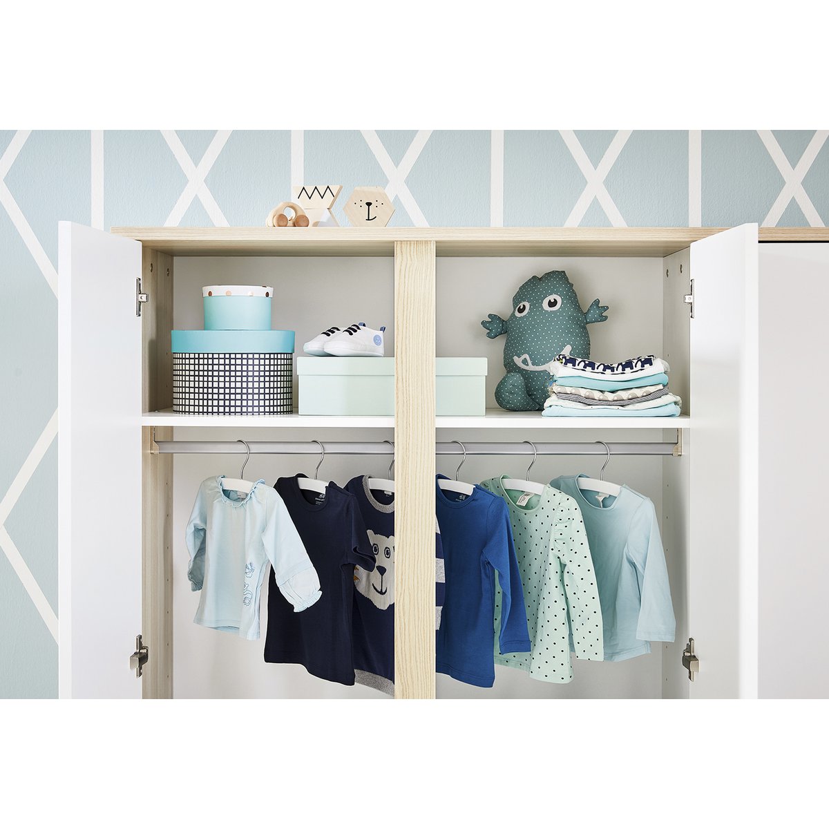 Set 'Flow' breed groot 3 delen: ledikant, brede commode, grote kledingkast