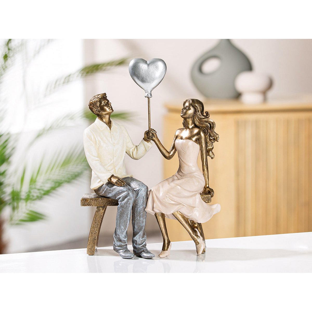 Beeld paar met ballon H 24,5 cm