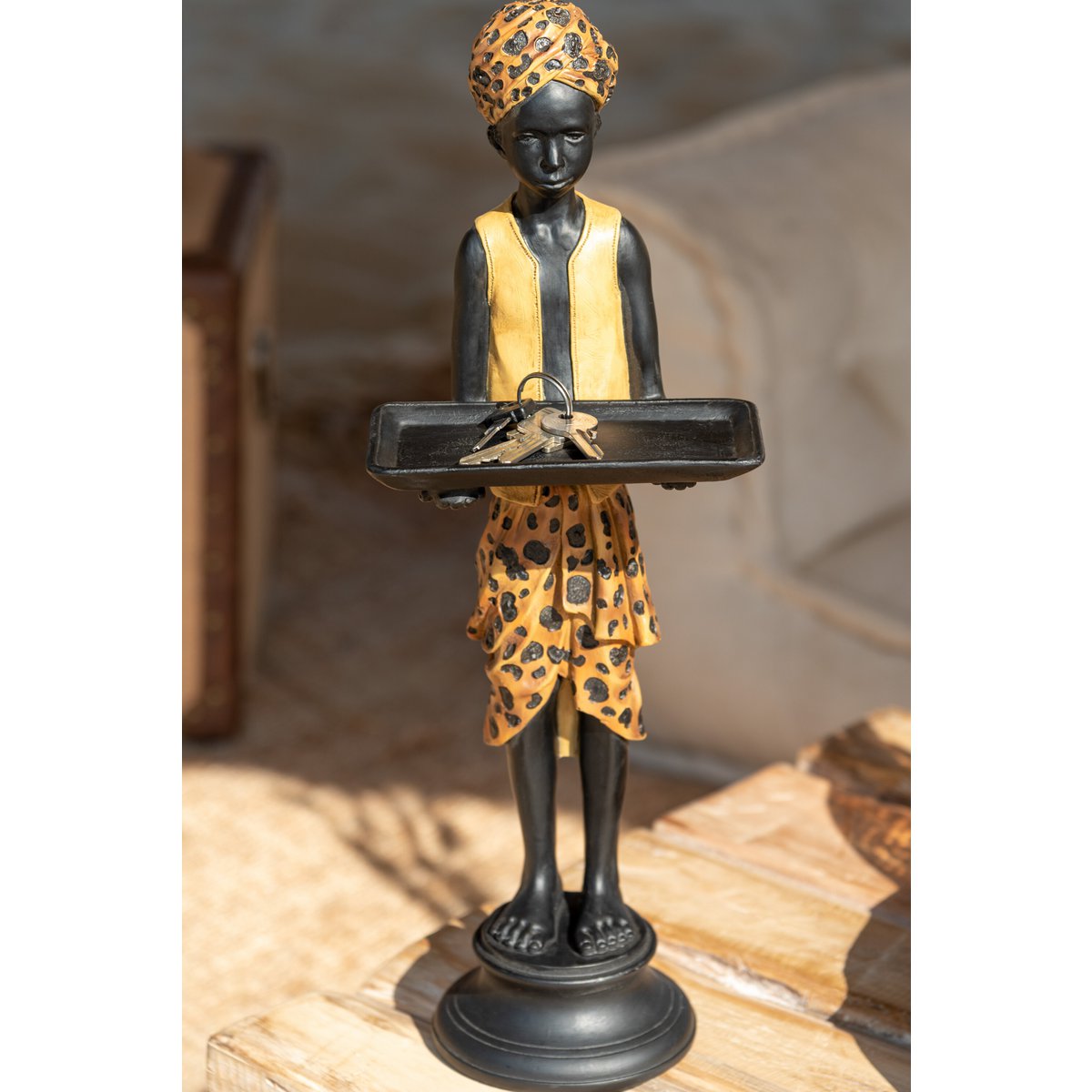 J-Line figuur Jongen Plateau - polyresin - zwart/bruin