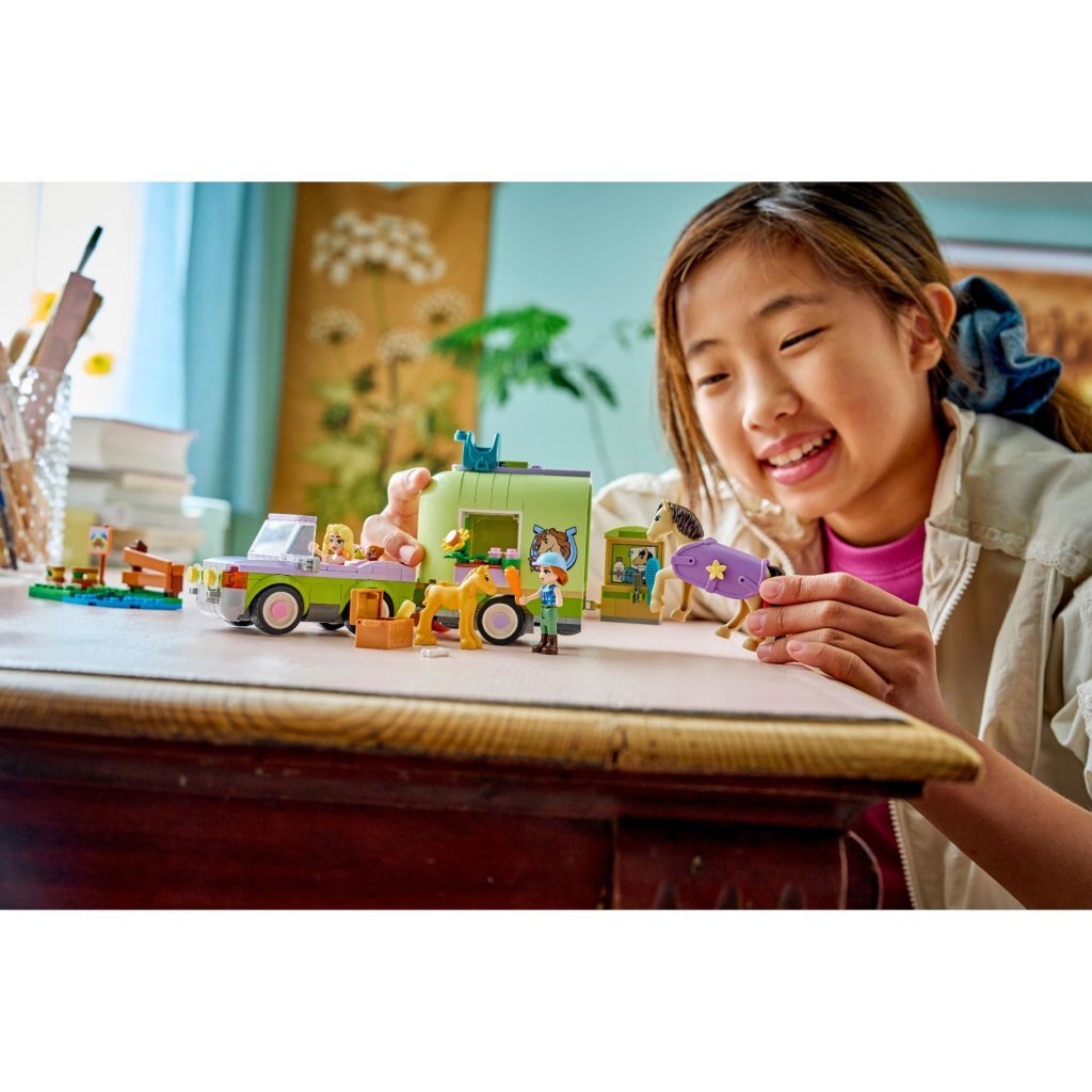 Lego Friends 42695 Trailer met Paard en Veulen