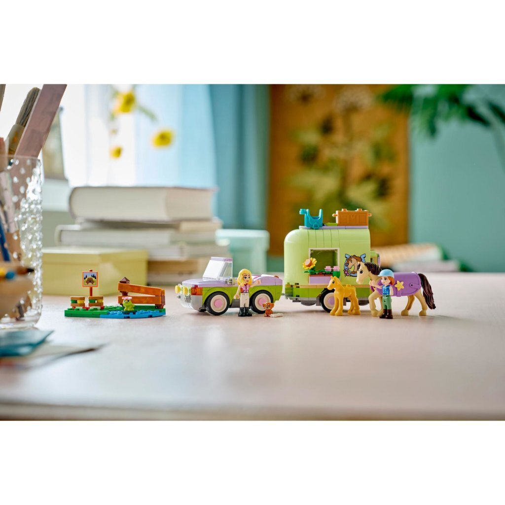 Lego Friends 42695 Trailer met Paard en Veulen