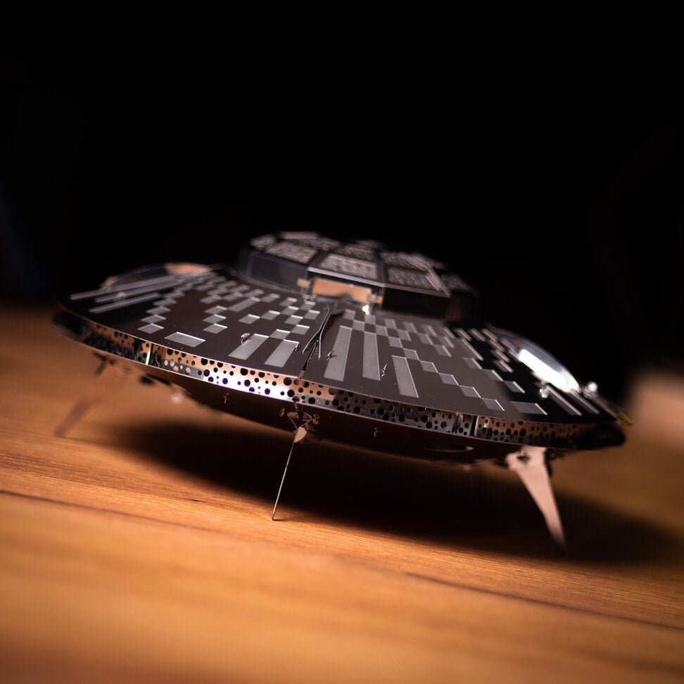 3D Metalen Bouwpakket Stellar Raiders UFO