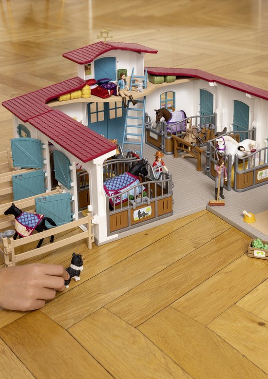 Schleich Horse Club Paardenbox + Merrie en Veulen
