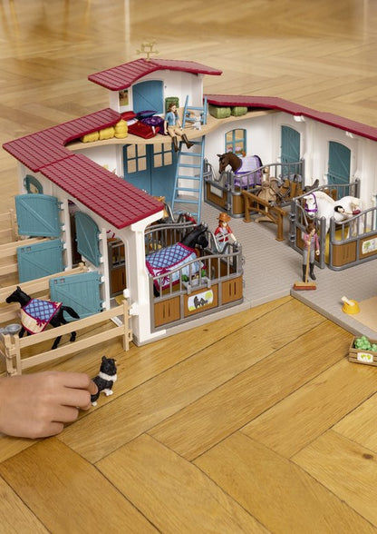 Schleich Horse Club Paardenbox + Merrie en Veulen
