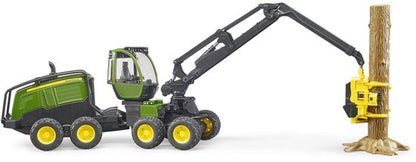 Bruder 02135 John Deere 1270G Boomrooimachine + Boomstam 1:16