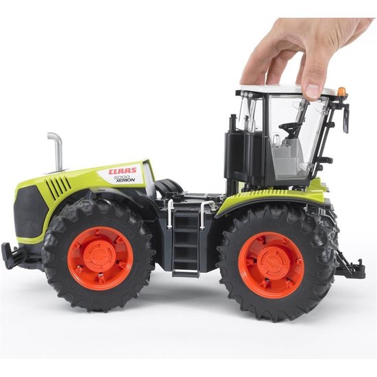 Bruder Tractor Claas Xerion 5000